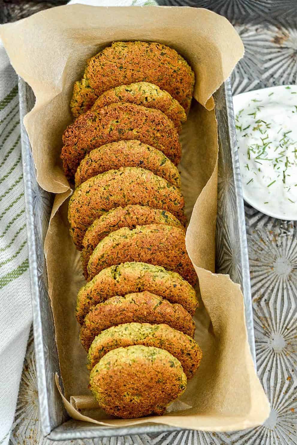 VEGAN BAKED FALAFEL (GLUTEN FREE) BY Joy Food Sunshine: these delicious, easy and vegan appetizers are perfect to please a crowd!