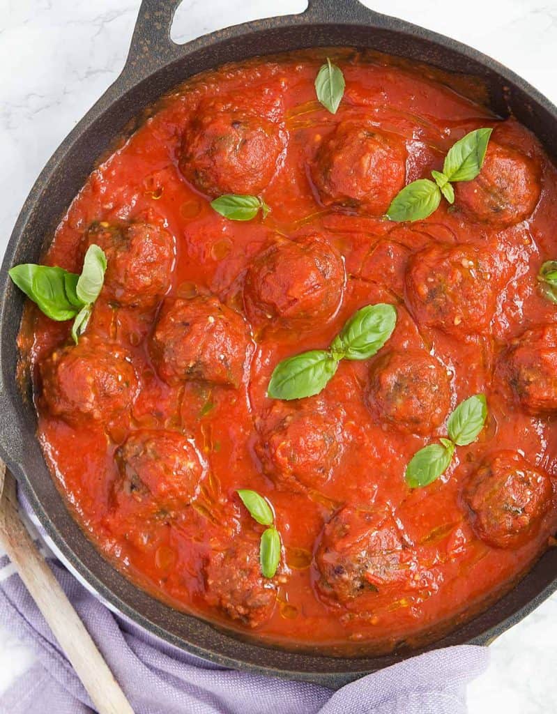 VEGAN MEATBALLS IN ITALIAN TOMATO SAUCE - The clever meal