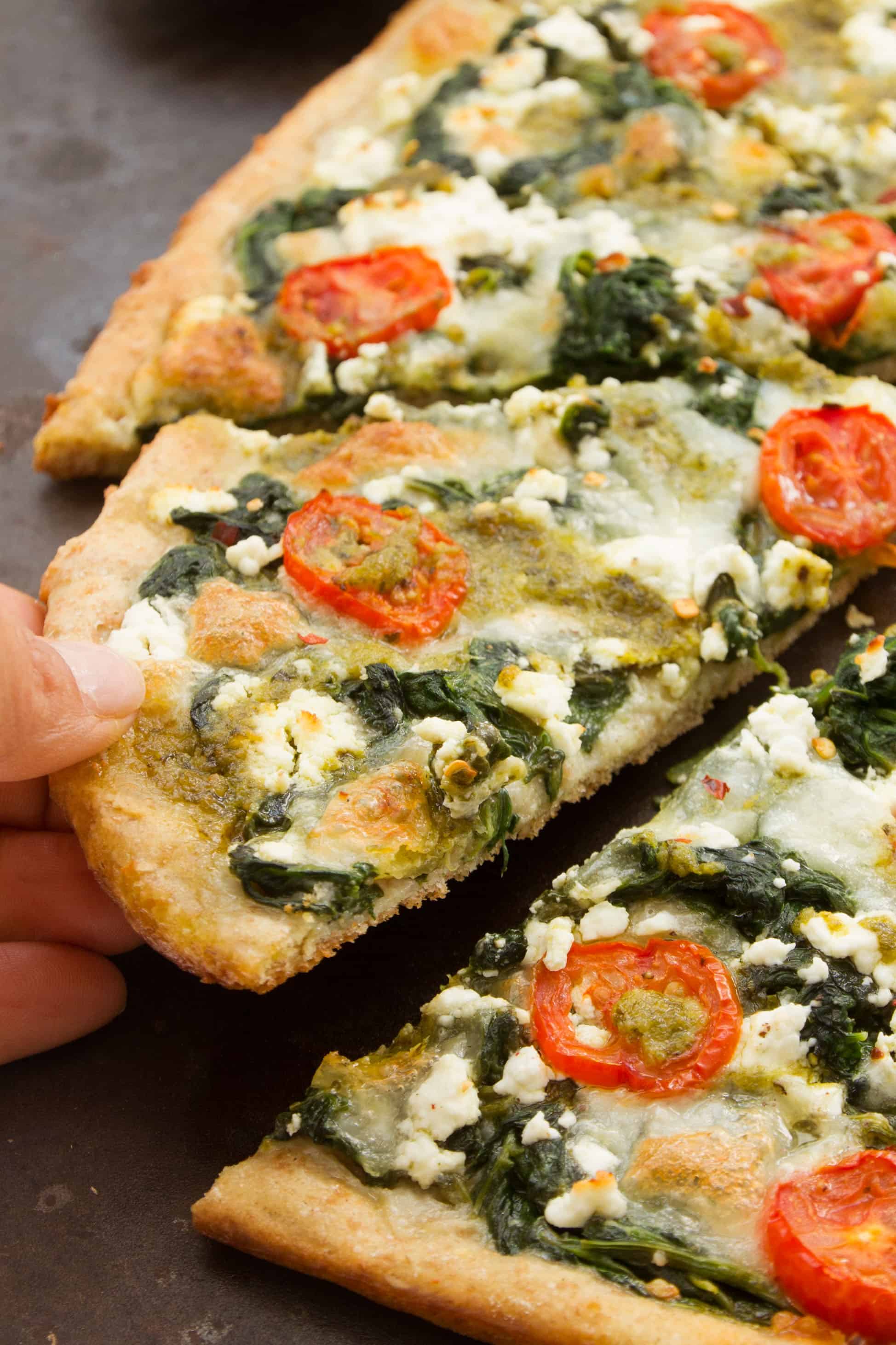 Spinach pizza with feta and pesto - The clever meal