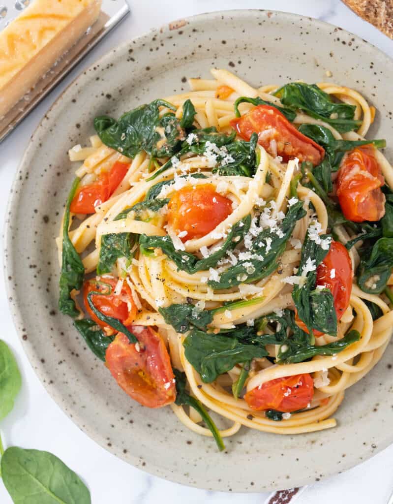 Pasta with Tomatoes and Spinach - The clever meal