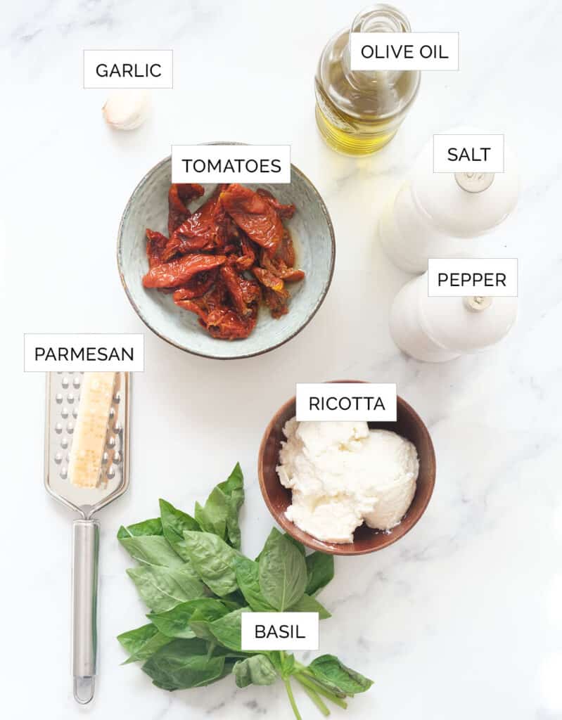 How to make sun-dried tomatoes with aromatic herbs