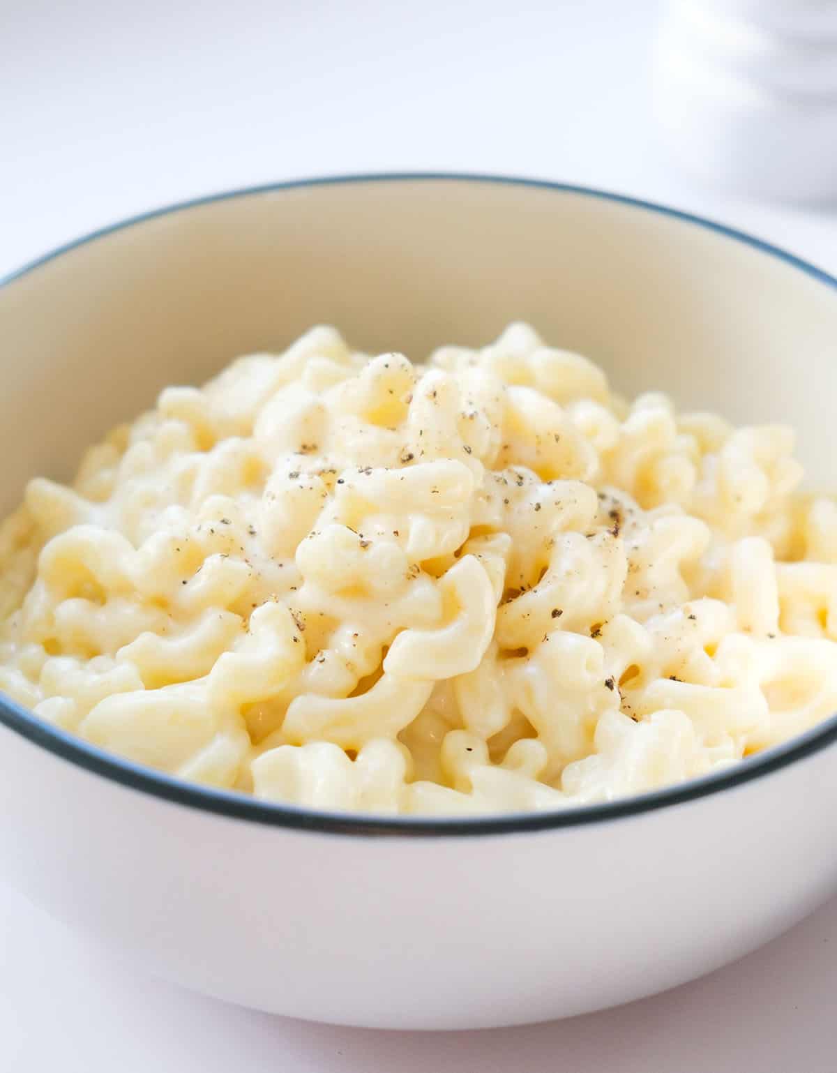 Close-up of a bowl full of creamy one pot macaroni cheese.