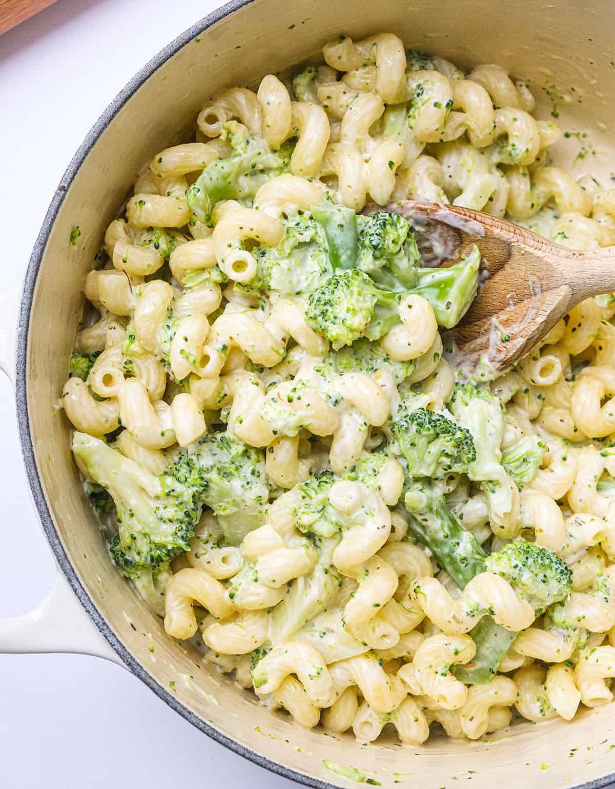 Top view of a pot full of creamy broccoli pasta.