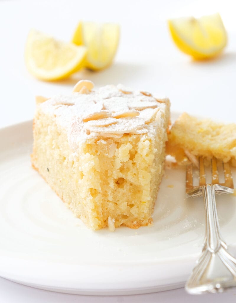 Almond ricotta cake