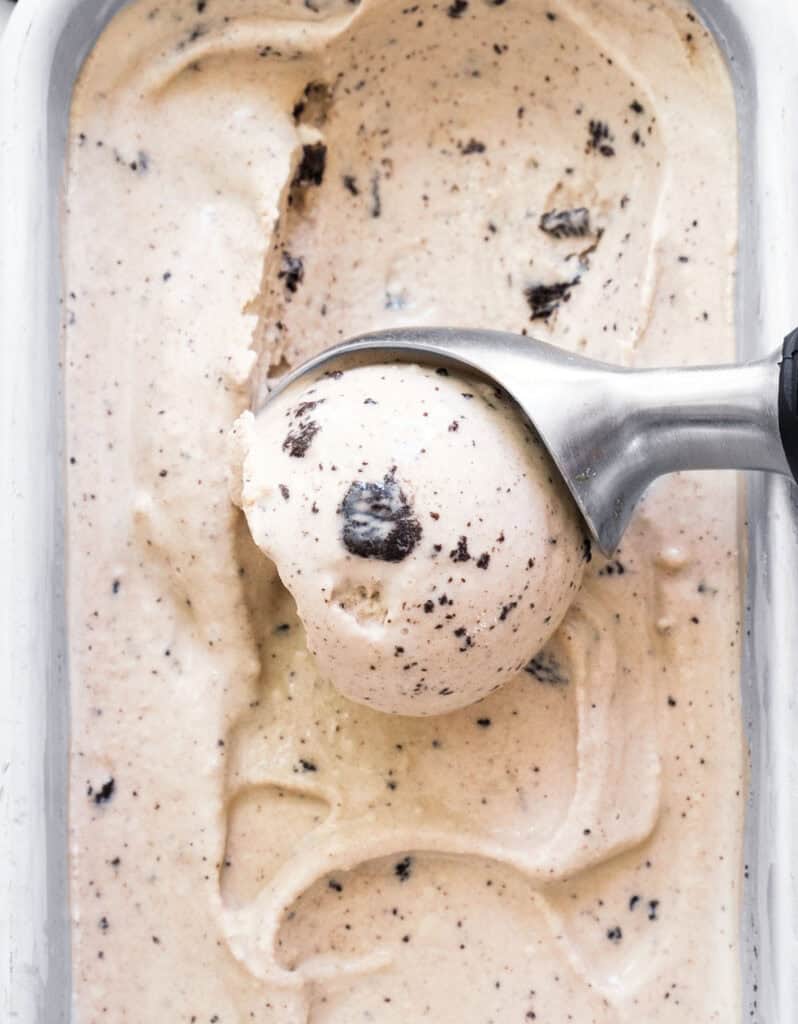 Close-up of a scoop of creamy oreo ice cream.
